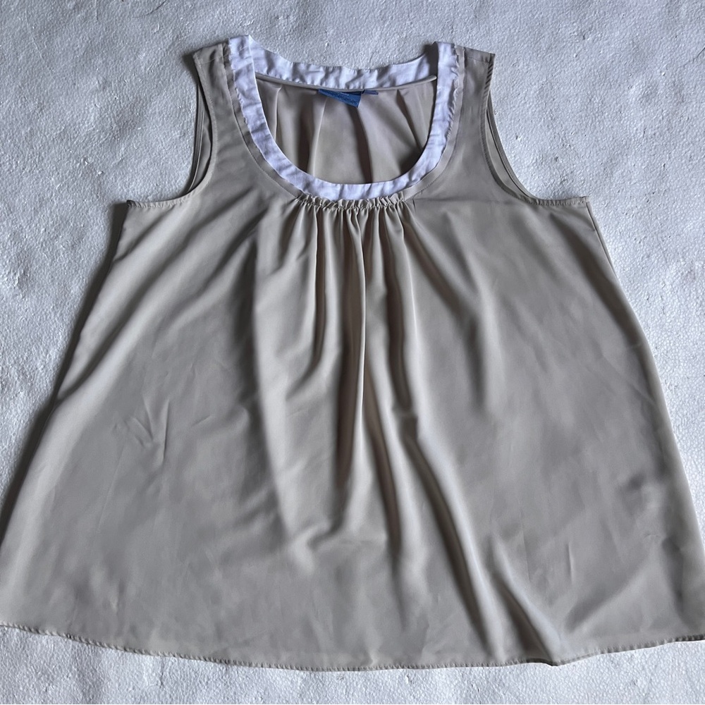 Simply Vera Vera Wang Sleeveless Blouse with White Neckline&Ruffle front